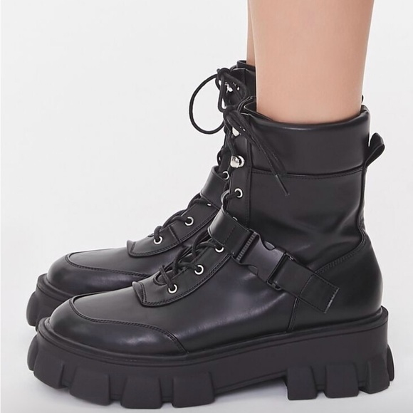 Combat buckle boots - Picture 2 of 8